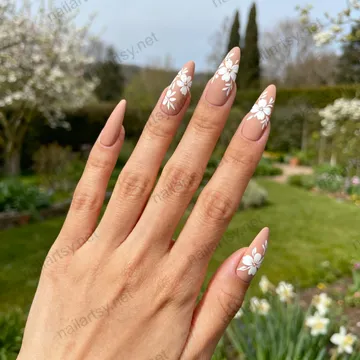 Medium Nail Design #667 Image